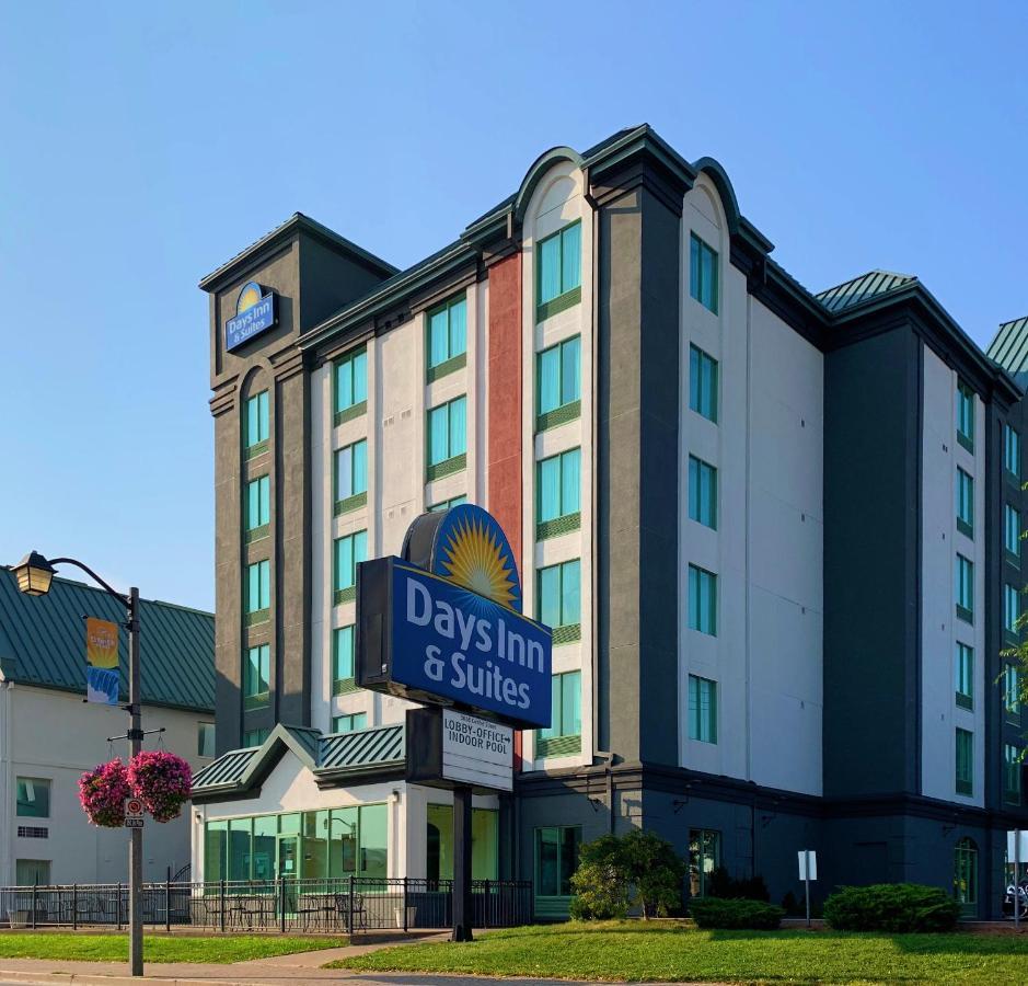 Days By Wyndham Niagara Falls Centre St. By The Falls Hotel Exterior photo